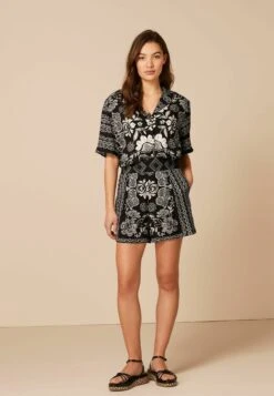 Next High Waisted Standard - Shorts - Black White Large Floral 6 Next High Waisted Standard - Shorts - Black White Large Floral -Ulla Popken Winkel 026b5fd64144484cb567d514948eb4e6