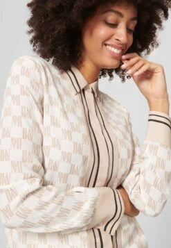 Mit M-Logos - Overhemdblouse - Wollweiß Platinfarben -Ulla Popken Winkel 03c8d032e3ac4b3b905424c78297de30