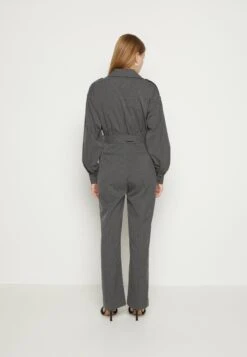 NA-KD Pinstriped - Jumpsuit - Grey -Ulla Popken Winkel 03fe5f40d47946a5b554b63bcede9b52