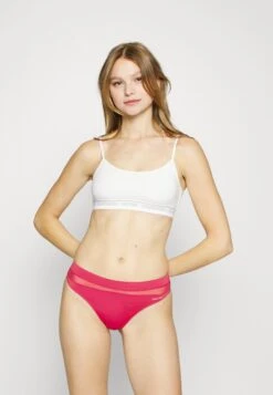 String - Red Carpet -Ulla Popken Winkel 04267d09154148b39205f6c0b12443ff