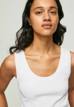 Pepe Jeans Basic Winona - Top - White 7 Pepe Jeans Basic Winona - Top - White -Ulla Popken Winkel 05bbb1c6a7a34db1a1ce5c43e5653c36