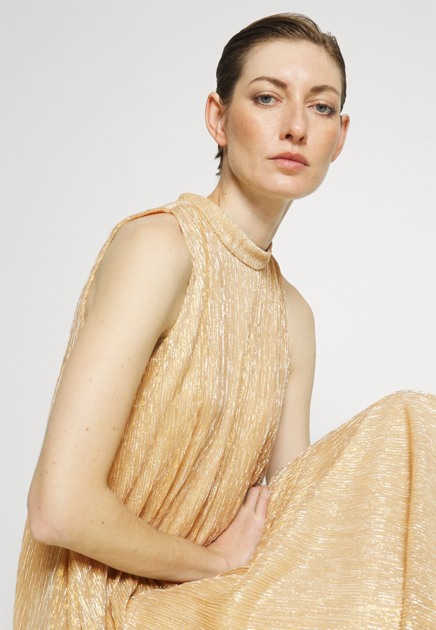 Bruuns Bazaar Cedar Inaris Dress - Cocktailjurk - Light Gold 4 Bruuns Bazaar Cedar Inaris Dress - Cocktailjurk - Light Gold - Afbeelding 4