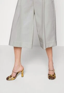 Board Shorts - Shorts - Parchment -Ulla Popken Winkel 084b2a00f0af4e39abe55a2bbff21424