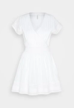 Pepe Jeans Poete - Jurk - White 10 Pepe Jeans Poete - Jurk - White -Ulla Popken Winkel 0a7d36c489fa4b0b94550c2e380ca99f