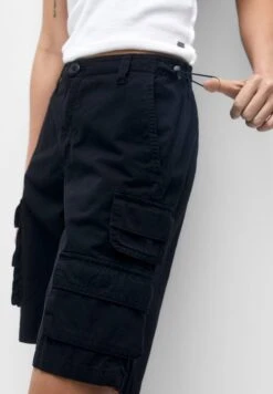 PULL & BEAR Bermuda With Multiple Pockets - Shorts - Black -Ulla Popken Winkel 0acd9a30bddb494b964ff099cb983d7b