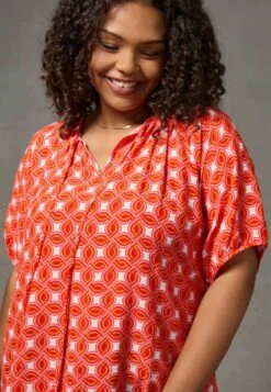 Geo Tie Front - Blouse - Red -Ulla Popken Winkel 141cee5a6fe1431ebb626aa87d03f06b