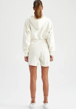 DeFacto Shorts - Beige -Ulla Popken Winkel 2c9a84eb363f4082b5fef4a3f7b72592