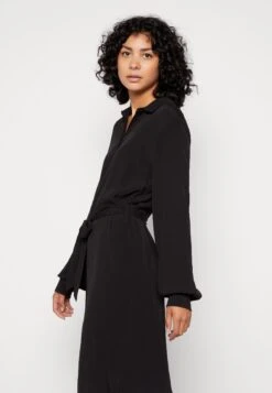 Minimum Nirra - Blousejurk - Black -Ulla Popken Winkel 3353a1bf6562469bb4af340031ac06eb