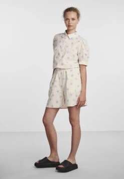 Pieces Højtaljede- Shorts - Cloud Cream 17 Pieces Højtaljede- Shorts - Cloud Cream -Ulla Popken Winkel 39fdce8d8b2644c8baabfdf5d48b402f