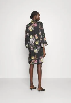 TWINSET Woven Dress - Blousejurk - Fiore Nero/Multicolor -Ulla Popken Winkel 3a5caf7b74ff4eb2ba1bb0868d47a129