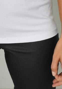 T-Shirt Print - Weiß/Schwarz -Ulla Popken Winkel 42255ba5f2c443518ca1e892f2c2d254