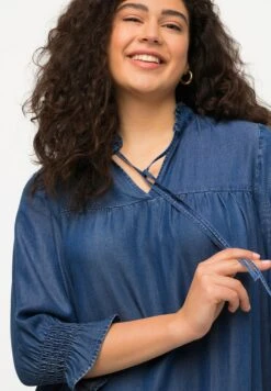 Ulla Popken Optik-Ausschnitt 3/4-Arm - Spijkerjurk - Blue Denim -Ulla Popken Winkel 463238538aac4ac492946418b556d366