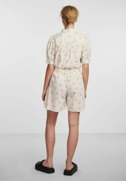 Pieces Højtaljede- Shorts - Cloud Cream 12 Pieces Højtaljede- Shorts - Cloud Cream -Ulla Popken Winkel 46977263c17d4dd1a6ea2ca13feba964
