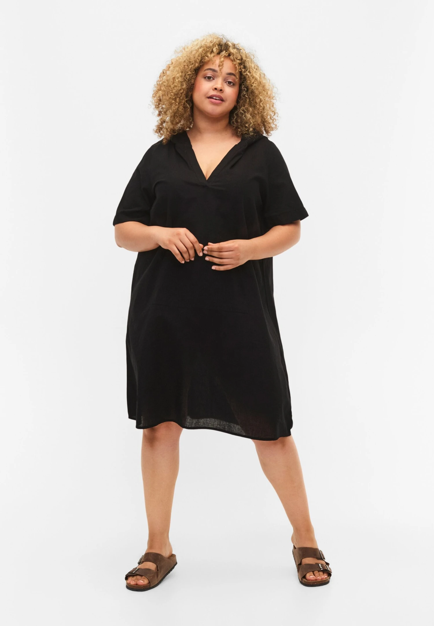 Zizzi Short-Sleeved With Hood - Jurk - Black 2 Zizzi Short-Sleeved With Hood - Jurk - Black - Afbeelding 2