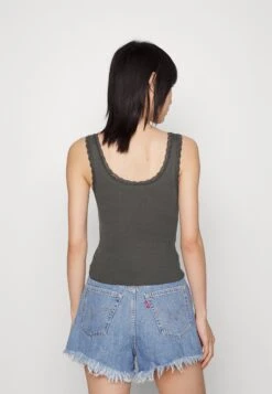 BDG Urban Outfitters Eagle Lace Trim Tank - Top - Charcoal 7 BDG Urban Outfitters Eagle Lace Trim Tank - Top - Charcoal -Ulla Popken Winkel 554f5ec02c0c4006bcd6d991df7815ca