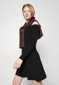 DKNY Shldr Fit Flare Drss - Cocktailjurk - Black -Ulla Popken Winkel 5d4705e7c21844d4a4d933c1686a0c72