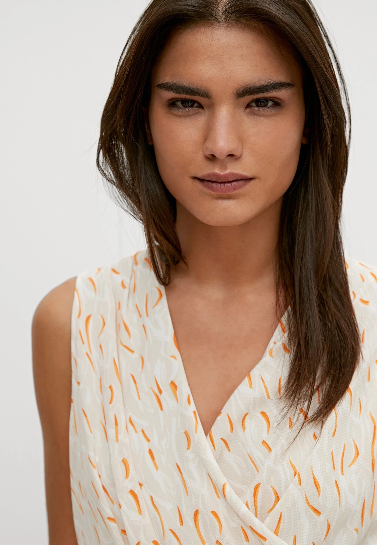 Comma Crêpestruktur - Jumpsuit - Aop Minimal Sand 3 Comma Crêpestruktur - Jumpsuit - Aop Minimal Sand - Afbeelding 3