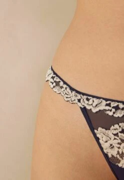 Intimissimi String Pretty Flowers - String - Blaudeep Blue Vanilla -Ulla Popken Winkel 6be714debe104c19a4b4841ff662e5fa