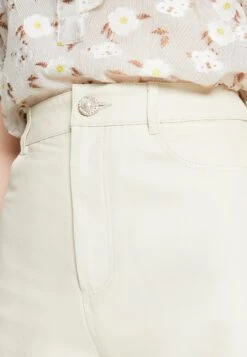 Custommade Nava - Shorts - Whisper White -Ulla Popken Winkel 6c91358cb63142f982ecc79ad3618adc