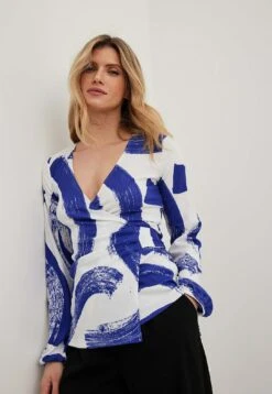 NA-KD Strukturiertes - Blouse - Abstract Print