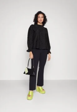 Objpetri - Blouse - Black/White -Ulla Popken Winkel 6ebb4f5997c541929d9e3d6c9103dd37