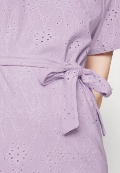 Vikawa Short Tie Belt Dress - Jerseyjurk - Pastel Lilac -Ulla Popken Winkel 6f7ee3309958461dbc44eb522dd4b6c0