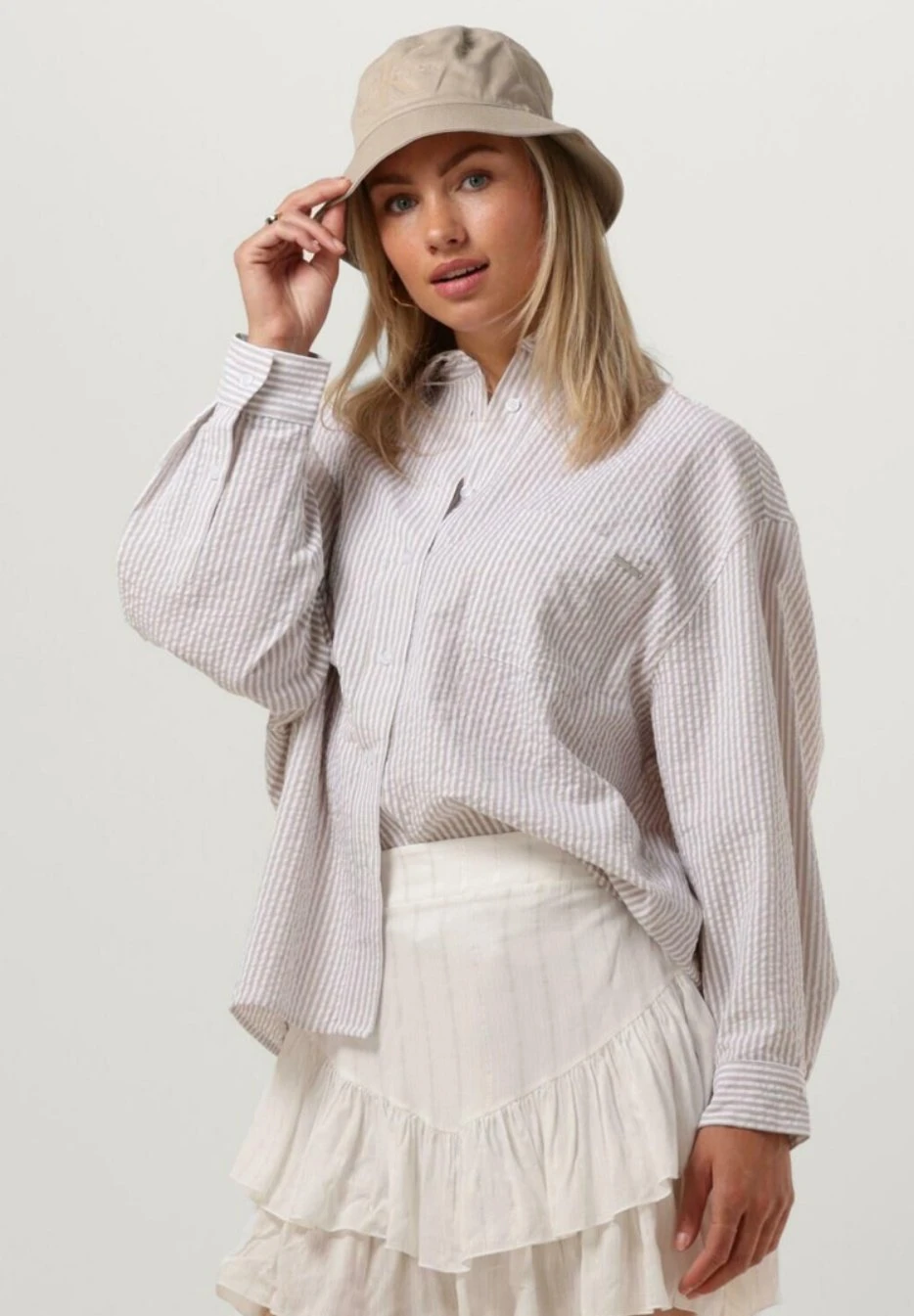 Colourful Rebel Vicky Striped Dropped Shoulder - Overhemdblouse - Zand 1 Colourful Rebel Vicky Striped Dropped Shoulder - Overhemdblouse - Zand