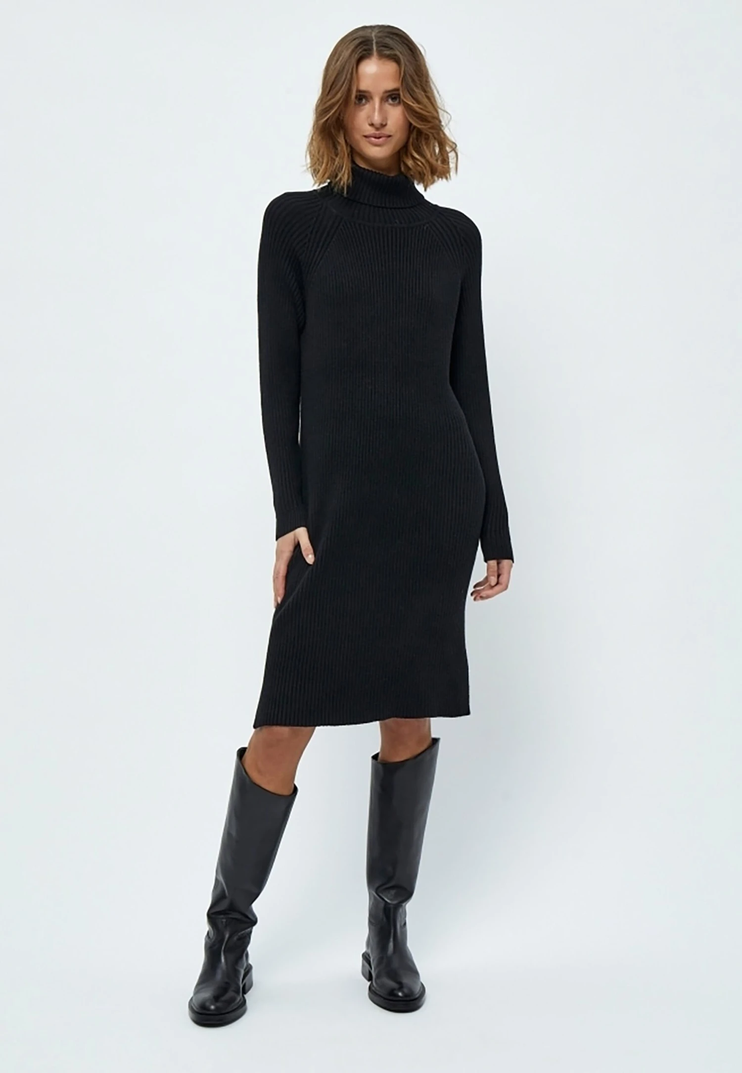 Minus Ava Turtleneck - Etui-Jurk - Black 1 Minus Ava Turtleneck - Etui-Jurk - Black