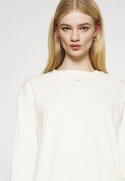 Nike Sportswear Dress - Jerseyjurk - Coconut Milk/White 10 Nike Sportswear Dress - Jerseyjurk - Coconut Milk/White -Ulla Popken Winkel 75d2488e21ff4f82806d9aa3b7c82e93