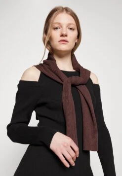 DKNY Shldr Fit Flare Drss - Cocktailjurk - Black -Ulla Popken Winkel 760ecbf7c00d41579fd4db9d6dbe52b4