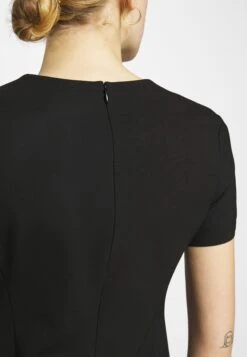 THEORY Jatinn - Jurk - Black -Ulla Popken Winkel 78033c1d4e5542f184d294e18704b193