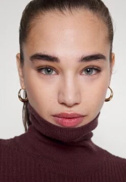 Vero Moda Vmabba Button Roll Neck Dress - Gebreide Jurk - Port Royale -Ulla Popken Winkel 7ebafb2a5a4a4a6b9d5ded43585d5d6e