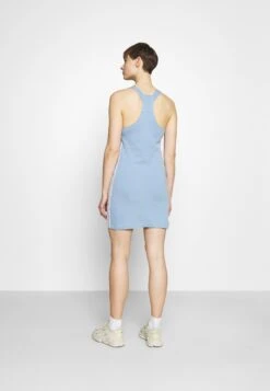Adidas Originals Racer Dress - Jerseyjurk - Ambient Sky -Ulla Popken Winkel 89e9cdd7db3340888b721e50dd87192b