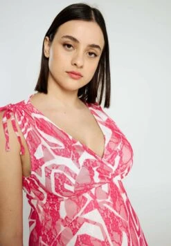 Kurzes Mit Grafischem Muster Und Schleifen An Den S - Jurk - Fushia -Ulla Popken Winkel 89ef329e4630417aa0025cca54d61323