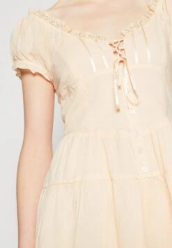 BDG Urban Outfitters Jumpsuit - Cream 11 BDG Urban Outfitters Jumpsuit - Cream -Ulla Popken Winkel 8baeb0a102334d57875e55962cc08477