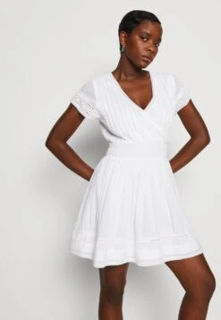 Pepe Jeans Poete - Jurk - White 9 Pepe Jeans Poete - Jurk - White -Ulla Popken Winkel 8e6adb8afa134a6998b84223ba300cb1