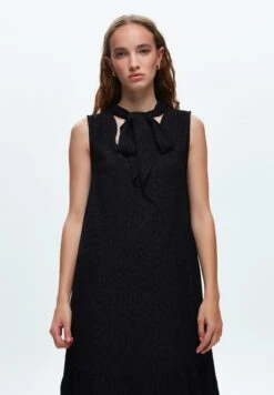 Neck Scarf Detailed Flounced - Jurk - Black -Ulla Popken Winkel 9f328d7259a041c989d3f35e85bb1fe4