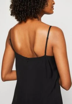 Marc O'Polo Overall Slip Style Cropped V-Neck Spaghetti Straps - Jumpsuit - Black -Ulla Popken Winkel a9ad9cca14cd4597934dc59110ffc2b6