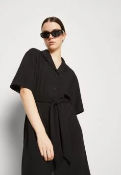 Monki Blousejurk - Black Dark -Ulla Popken Winkel a9b09a0e2d2c4c1caadfa381b6b89f74