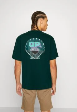 Denim Project Blake Shell Unsiex - T-Shirt Print - Dark Green -Ulla Popken Winkel ab8602f7befa452f9b45635446db1191