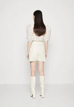 Custommade Nava - Shorts - Whisper White -Ulla Popken Winkel ab8a761df4764705923c220eae2582db