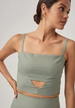 Ana Crop - Blouse - Sage Green -Ulla Popken Winkel af0edaf56eb74f30a1d73175d2462071