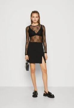 Monki Blouse - Black Solid 7 Monki Blouse - Black Solid -Ulla Popken Winkel afd333bc13db4cf2b710cbb8779fe9de