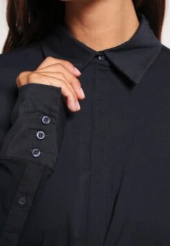 Xani - Overhemdblouse - Navy 8 Xani - Overhemdblouse - Navy -Ulla Popken Winkel b450841bbb464782890b3a6cf3c83792