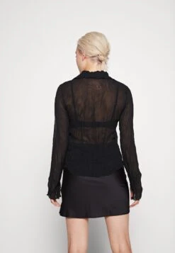 WEEKDAY Crinkle Fitted Shirt - Blouse - Black -Ulla Popken Winkel b65a2a05caae4a109a42ec8a22806fa6