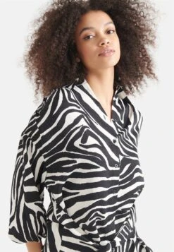 Zebra Print - Overhemdblouse - Black/White -Ulla Popken Winkel b85669feaf0849708f1049d2bcdf3bc7