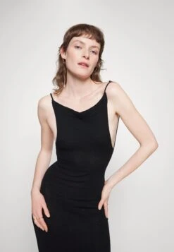ALOHAS Delicate Strap Dress - Gebreide Jurk - Black 11 ALOHAS Delicate Strap Dress - Gebreide Jurk - Black -Ulla Popken Winkel ea9f49914b8b4d89839de99b836a2677
