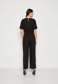 Monki Jumpsuit - Black 8 Monki Jumpsuit - Black -Ulla Popken Winkel ed0859b9cabb462aaba025a28e5ae5f3