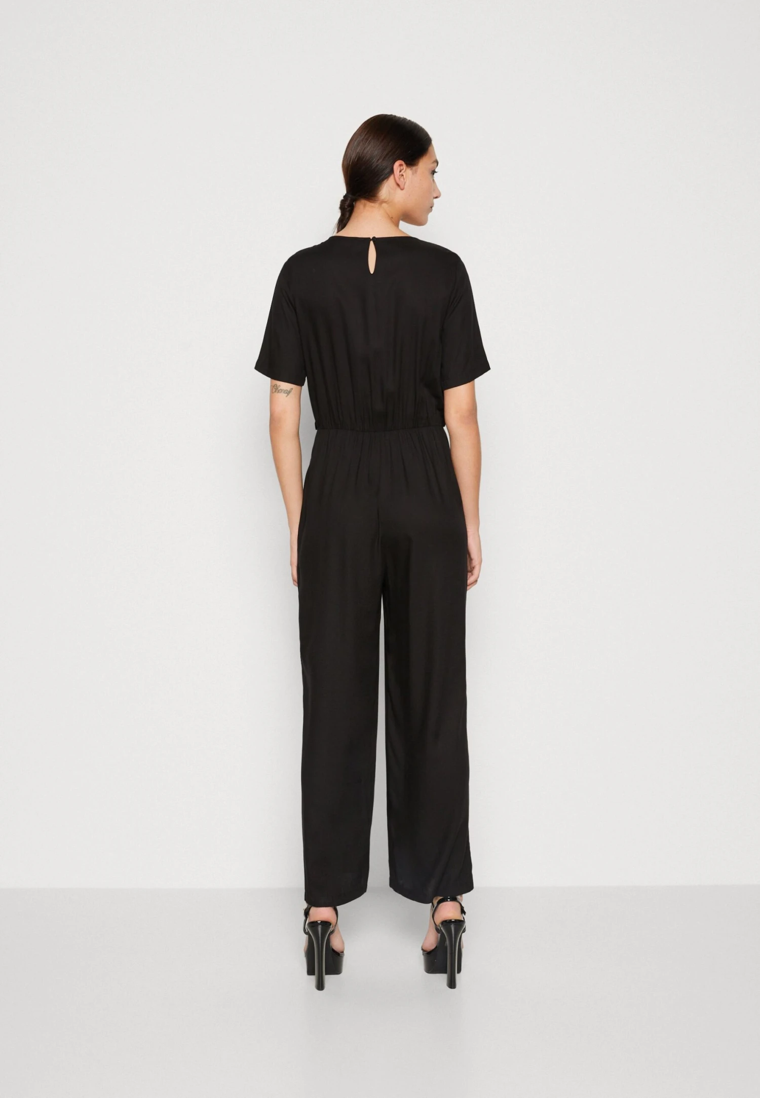 Monki Jumpsuit - Black 3 Monki Jumpsuit - Black - Afbeelding 3
