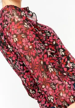 LOLALIZA Floral Print - Blouse - Black 8 LOLALIZA Floral Print - Blouse - Black -Ulla Popken Winkel f615d32aff30431f954686799c6ae511